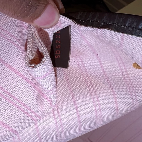 Louis Vuitton Neverfull MM (Rose Ballerine Interior) - Picture 11 of 11